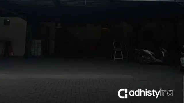 Banner bertuliskan Come Back Better Zara dipasang sebagai dukungan penggemar terhadap Adhisty Zara (https://www.instagram.com/p/CSYt5O8JSDD/)