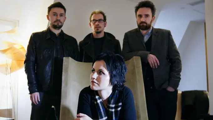 [Bintang] Mengenang Dolores O'Riordan Lewat 6 Hits The Cranberries Ini