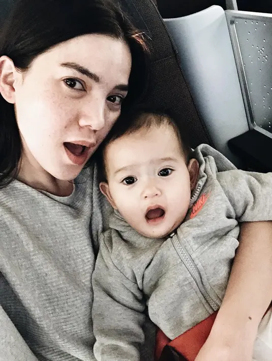 Lantaran wajah anaknya yang lucu dan menggemaskan, Alice Norin pun kebanjiran produk endorse untuk anaknya. (Foto: instagram.com/alicenorin)