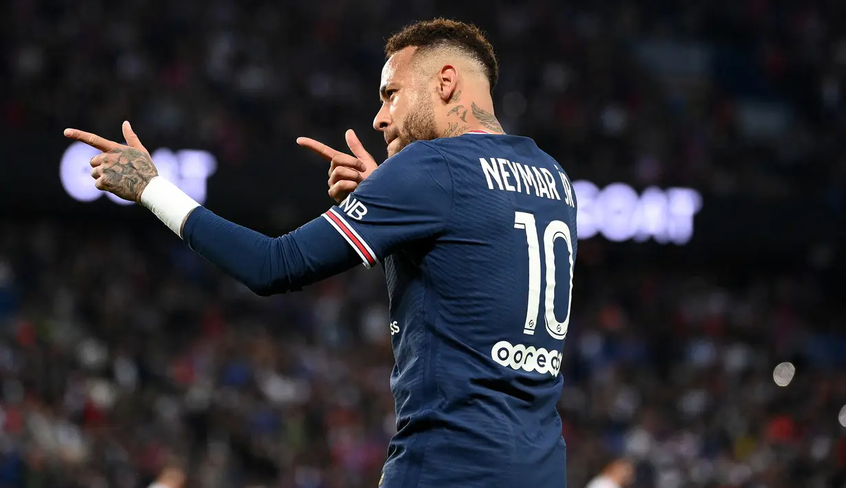 Paris Saint-Germain (PSG) semakin dekat dengan gelar juara Ligue-1 2021/2022 usai menang 2-1 atas pesaing terdekat, Marseille dalam laga lanjutan pekan ke-32, Senin (18/4/2022) dini hari WIB. (AFP/Franck Fife)