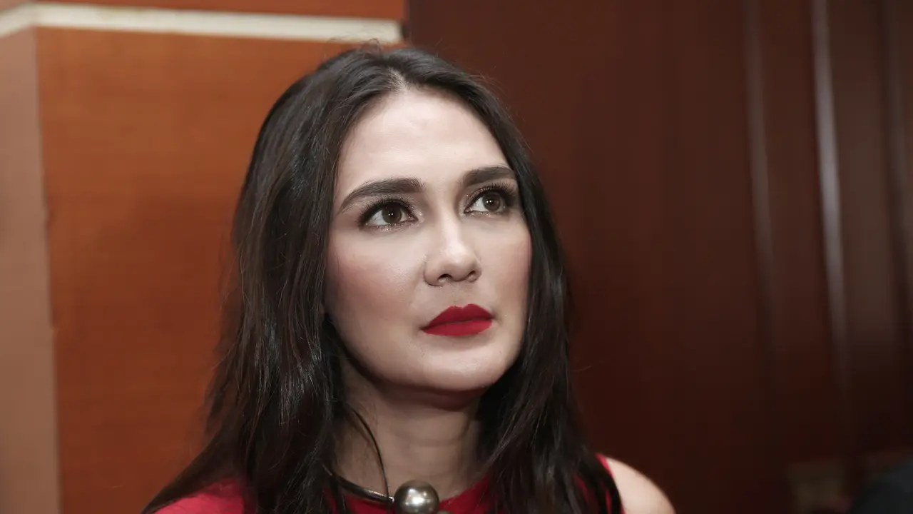 [Bintang] Luna Maya