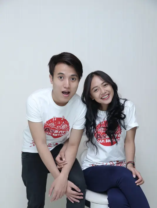 Edo mendapat masukan dari penyanyi dangdut, Jenita Janet. Menurut penyanyi yang sering berganti-ganti warna rambut itu, Edo perlu belajar Improvisasi. Ini bertujuan untuk mengimbangi teman duetnya. (Galih W. Satria/Bintang.com)