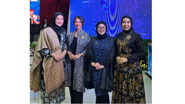 7 Potret Juliana Moechtar di Pelantikan Kenaikan Pangkat Suami, Emban Tugas Baru