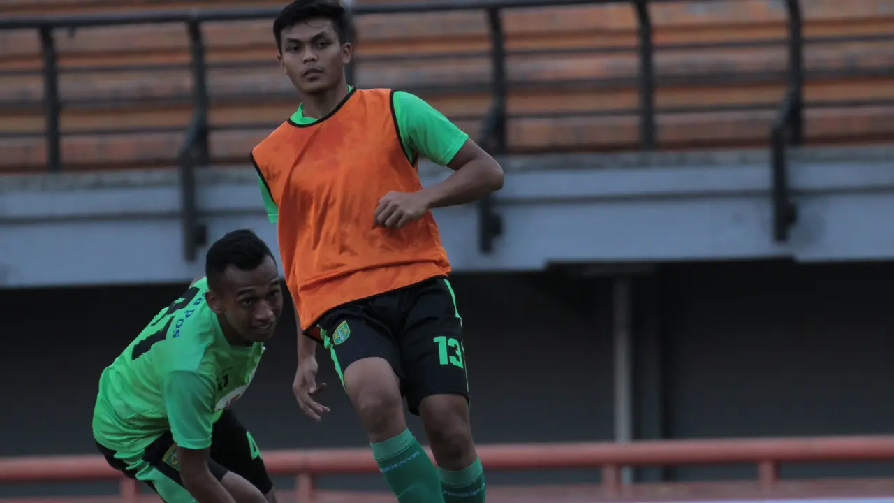 Irfan Jaya (kiri) dan Rachmad Irianto Persebaya