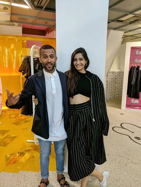Sonam Kapoor dan Anand Ahuja sudah menjalin asmara sejak lama. Akan mereka baru mulai terbuka soal hubungan baru beberapa bulan lalu. (Foto: instagram.com/anandahuja)