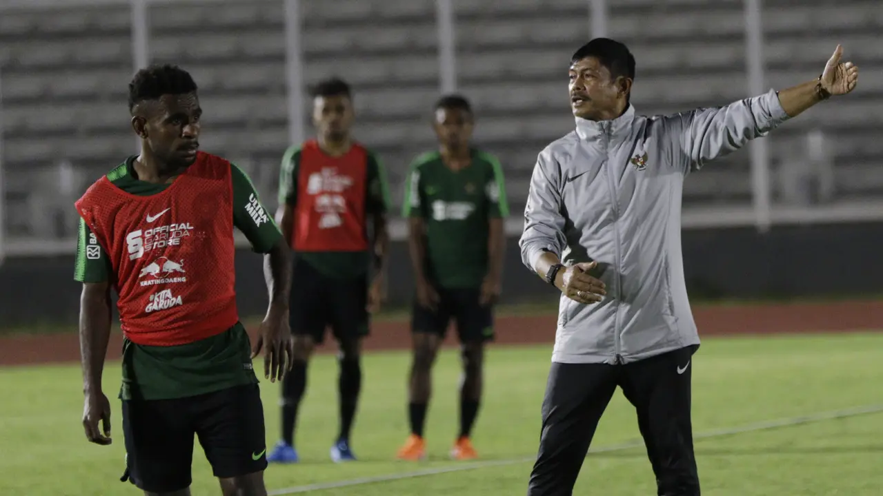 Pemain Timnas Indonesia U-22 saat sesi latihan di Stadion Madya, Jakarta, Rabu (24/7). Latihan ini merupakan persiapan jelang Sea Games 2019 Filipina. (Bola.com/M Iqbal Ichsan)