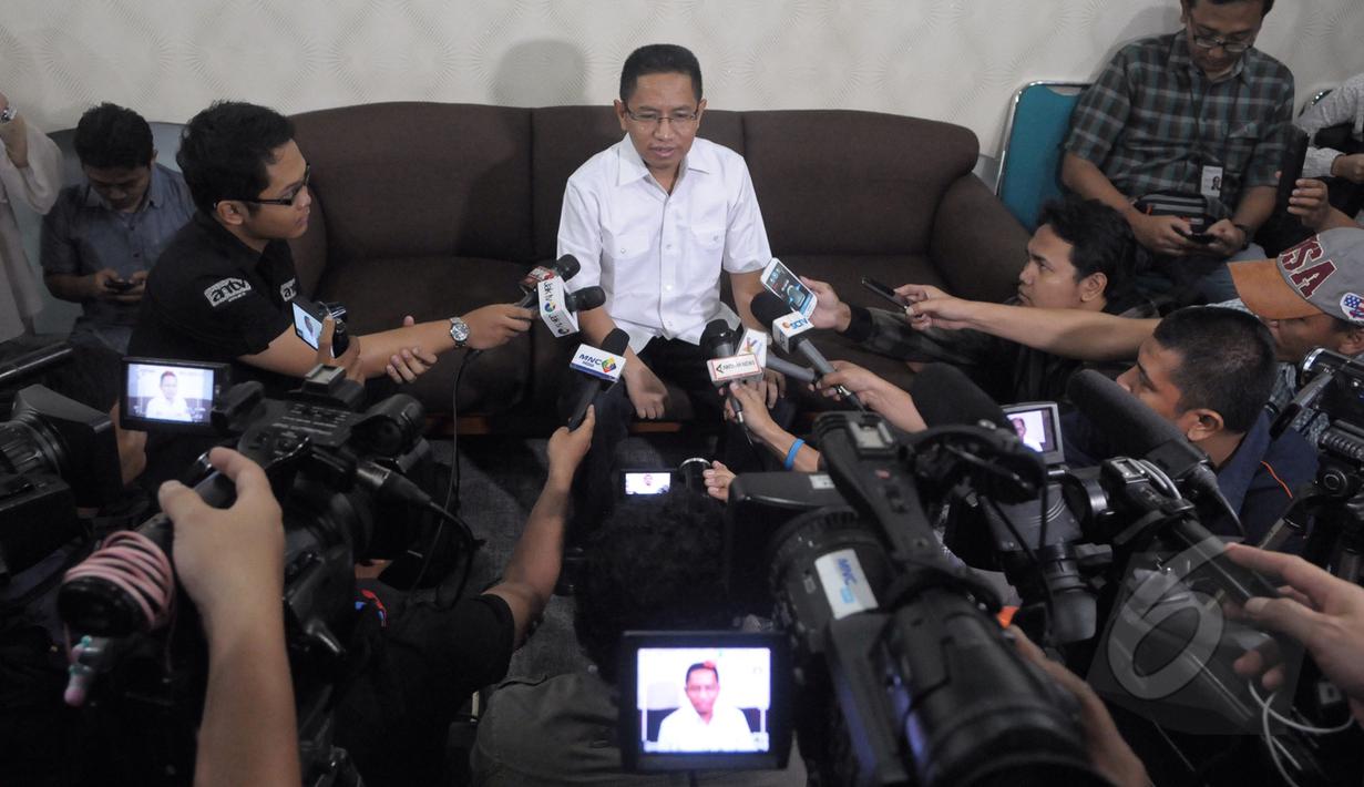 Suasana konferensi pers Ketua Fraksi PAN DPR RI, Tjatur Sapto Edy di Senayan, Jakarta, Rabu (11/3/2015).Tjatur mengatakan pengunduran dirinya karena harus ada penyegaran di tubuh PAN.(Liputan6.com/Andrian M Tunay)