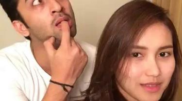 Shaheer Sheikh Dan Ayu Ting Ting Pamer Kemesraan Lewat Dubsmash News Entertainment Fimela Com
