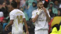 Karim Benzema dan Casemiro menjadi pahlawan kemenangan Real Madrid saat menghadapi Levante. (AFP/Curto de la Torre)