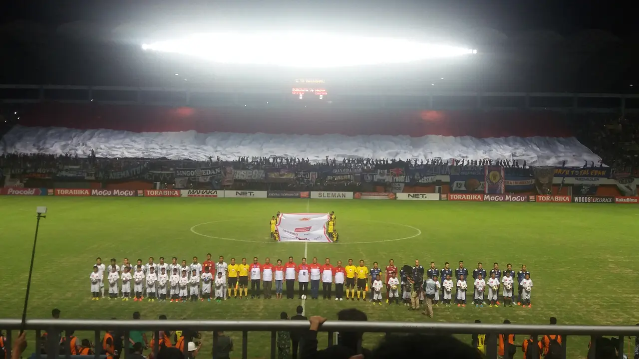 Aksi Kolosal Aremania Warnai Laga Kontra Persebaya United