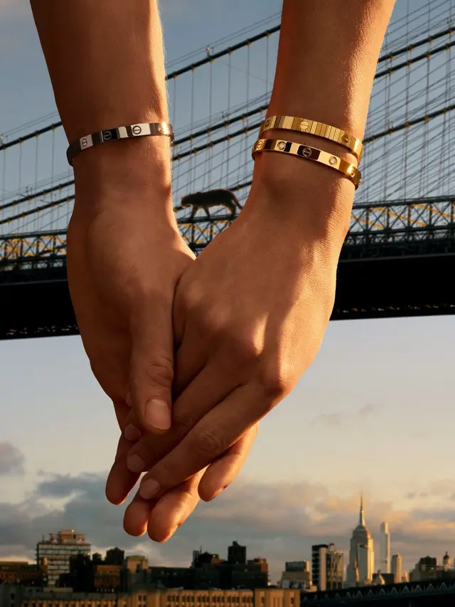 7 Ide Kado Romantis untuk Pasangan, Terinspirasi Cartier Love Unlimited