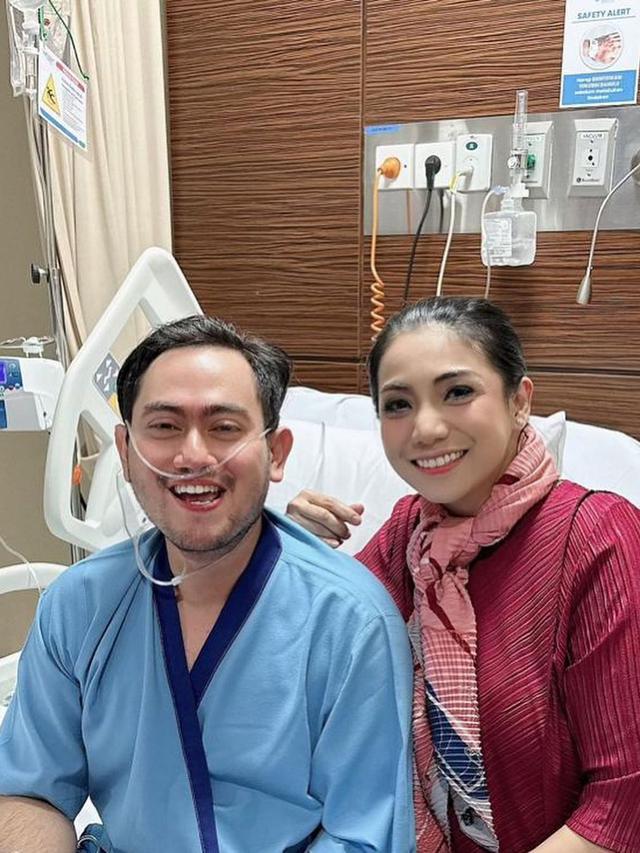 7 Potret Artis saat Jenguk King Nassar di Rumah Sakit, Beri Dukungan