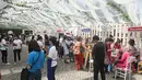 Sejumlah pengunjung memadati stand yang tersedia di acara BRIZZI Vidio Fair 2017 di The Space Senayan City, Jakarta, Sabtu (9/12). Acara yang digelar gratis tanpa dipungut biaya ini dikhususkan kepada generasi milenial. (Liputan6.com/Herman Zakharia)