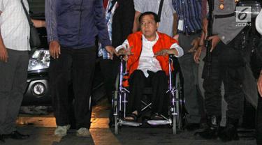 PHOTO: Tinggalkan RSCM, Setya Novanto Resmi Ditahan di Rutan KPK