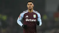 Striker Aston Villa asal Inggris bernomor punggung 09, Marcus Rashford, melakukan debutnya dalam pertandingan putaran keempat Piala FA Inggris antara Aston Villa dan Tottenham Hotspur di Villa Park di Birmingham, Inggris bagian tengah, Senin dini hari WIB (10-2-2025). (JUSTIN TALLIS/AFP)
