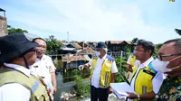 Menteri Pekerjaan Umum dan Perumahan Rakyat (PUPR) Basuki Hadimuljono meninjau langsung lokasi banjir yang menggenangi beberapa wilayah di Kudus, Jepara, dan Pati, Jawa Tengah.