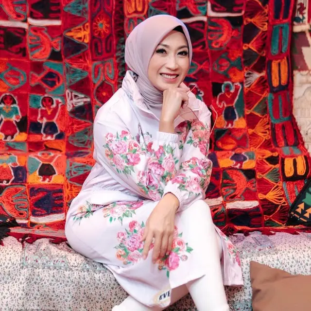 6 Potret Terbaru Ranty Purnamasari, Awet Muda di Usia 49 Tahun