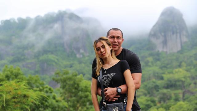 Bang Tigor dan Aisyah (Fimela.com/ Adrian Utama Putra)