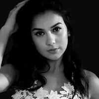 Bagi Irish Bella bulan ramadan adalah waktu untuk belajar sabar, ikhlas dan menahan emosi terutama untuk warga Jakarta agar bisa saling memaafkan.