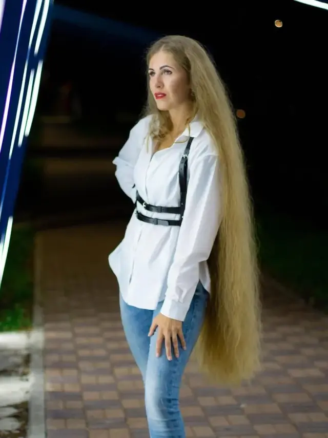 Rapunzel di dunia nyata dengan rambut yang panjangnya hingga lutut, begini cara merawatnya/dok. @mazanik_aliona