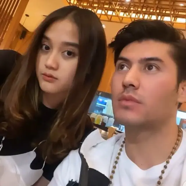 Akting Bareng, Ini 6 Potret Kebersamaan Esta Pramanita dan Valentino Peter