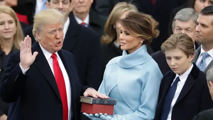 [Bintang] Melania Trump dan Donald Trump