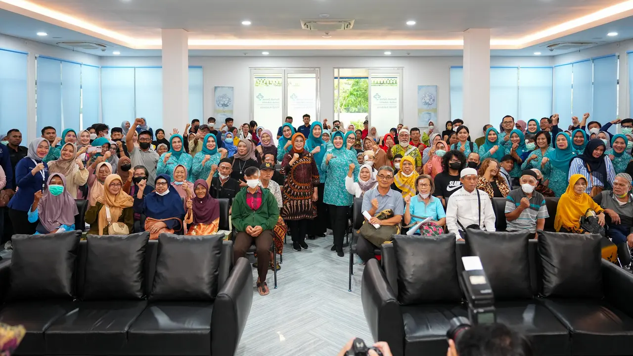 Ketum TP PKK Dorong Pemerataan Bakti Kesehatan Operasi Katarak Gratis di Indonesia