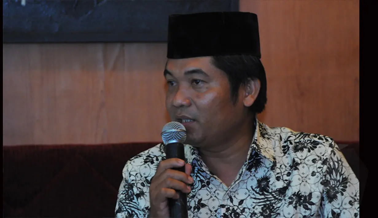 Ray Rangkuti, panelis dalam acara diskusi bertajuk 'Pak Jokowi, Rakyat Bersamamu Jika..' mengatakan Jokowi telah jatuh hati kepada jenderal bintang tiga itu , Jakarta, Sabtu (17/1/2015). (Liputan6.com/Faisal R Syam)