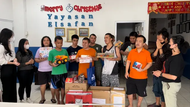 Anak-anak Panti Asuhan Merasakan Kebahagiaan Natal dan Tahun Baru dengan Ribuan Mainan