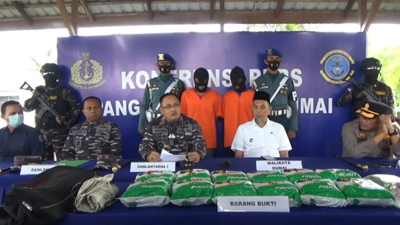 Konferensi pers penggagalan masuknya sabu yang merupakan jaringan narkoba Malaysia ke Kota Dumai oleh TNI AL.