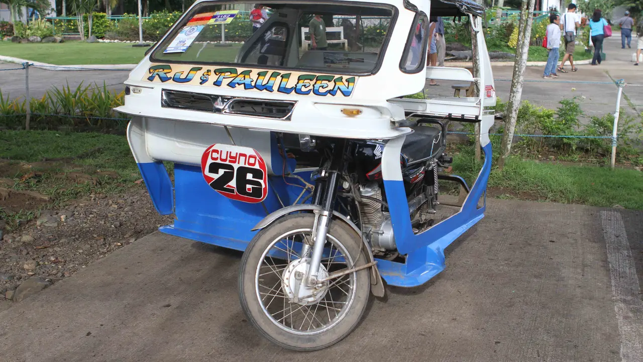 Keliling Kota Puerto Princesa Makin Asyik dengan Tricycle