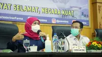 Khofifah saat  Rapat Koordinasi (Rakor) bersama Pusat Veteriner Farma (Pusvetma) Surabaya dan Tim Pakar. (Dian Kurniawan/Liputan6.com)