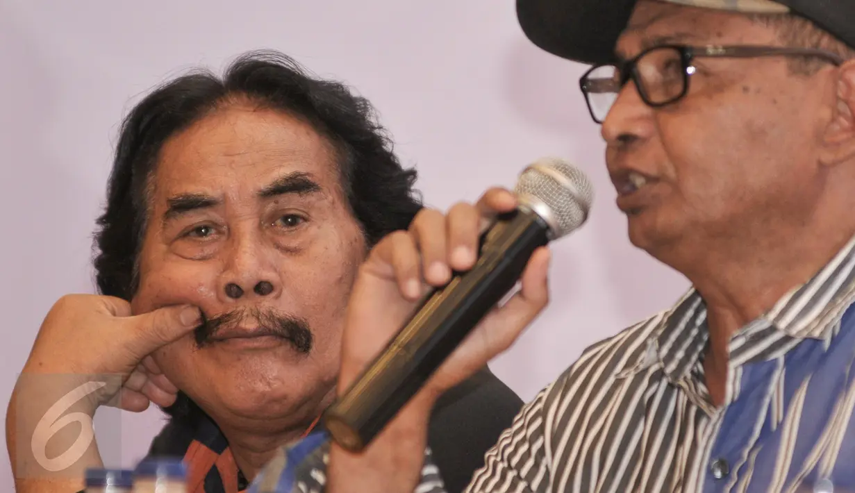 Pelawak senior Jaja Miharja dan Kadir saat menghadiri peluncuran trailler film 'Generasi Kocak 90an vs Komika , Jakarta, Selasa (24/1). (Liputan6.com/Yoppy Renato)