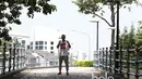 Gaya Daud Yordan saat sesi latihan ringan di Areal Pedestrian, Singapura, Jumat (24/3/2017).  Saat ini, Daud Yordan berada di peringkat dua kelas ringan WBA dan peringkat sembilan di WBO.  (Bola.com/Nicklas Hanoatubun)