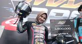 Eca Sabana berhasil meraih podium pada kelas Maxi GP Semi Pro 155CC Open di Yamaha Cup Race 2026 yang berlangsung di Sirkuit Puncak Mario, Sidenreng Rappang (Sidrap), Sulawesi Selatan, Minggu (19/4/2026). (Bola.com/Abdul Aziz)