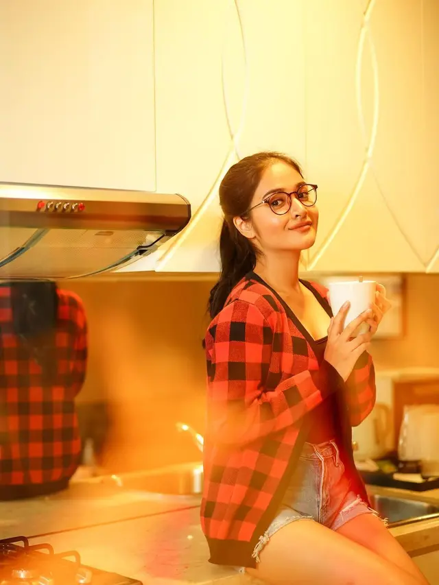 7 Gaya Pemotretan Jasmine Elfira, Pemeran Tisa dalam Sinetron Roda Roda Gila