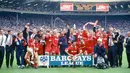 Pada musim 1993/1994, Swindon Town menjadi klub Premier League yang kebobolan paling banyak, yaitu 100 gol dan memasukkan 47 gol. Menempati peringkat juru kunci dari 22 tim dengan mengemas 30 poin hasil dari 5 kali menang, 15 kali imbang dan 22 kali kalah, Swindon Town harus terdegradasi bersama dua tim lainnya, Sheffield United dan Oldham Athletic. (swindontownfc.co.uk)