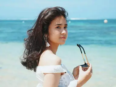 Wanita kelahiran Medan, 20 Januari 1995 ini merupakan keturunan Belanda-Indonesia. Michelle memiliki adik laki-laki bernama Russel Rush. (Liputan6.com/IG/@michelleziu)