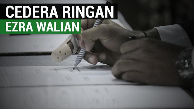 Berita video cedera ringan di jari dialami pemain naturalisasi termuda Timnas Indonesia, Ezra Walian. Hal itu tampak saat dirinya disumpah menjadi Warga Negara Indonesia (WNI) pada Kamis (18/5/2017). Ada apa dengan jari Ezra? Pemain muda Ajax tersebu...