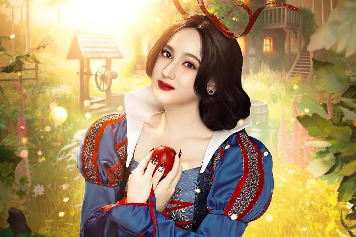 5 Gaya Totalitas Laura Moane Coplay ala Snow White dengan Gaun Ikonik yang Memukau