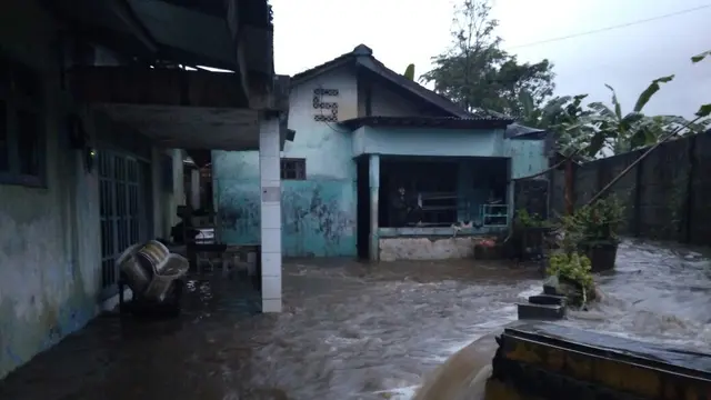 Cerita Banjir dari Lereng Gunung Slamet hingga Jombang