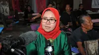 Anggota Komisi VI DPR RI Siti Mukaromah disela-sela kunjungan ke IKM Tenun di Desa Sukarara, Kecamatan Jonggat, Kabupaten Lombok Tengah. 