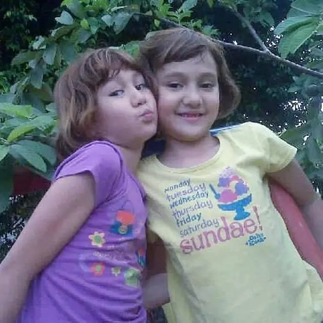 6 Potret Masa Kecil Zoe Jackson dan Laura Jackson, Menggemaskan
