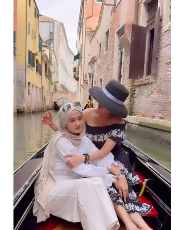 6 Potret pedangdut Bebizie anggota DPRD pelesiran ke Eropa ini tuai kritikan, ngaku pakai duit pribadi