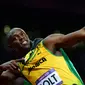 Usain Bolt, Sprinter asal jamaika merayakan kemenangannya di laga final Atletik 100 meter di Olimpiade London 2012, pada 5 Agustus 2012.AFP PHOTO / OLIVIER MORIN