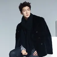 Biasanya para penggemar rela melakukan apa saja untuk idolanya. Wajar jika pada akhirnya sang idola pun ingin membalas perhatian para penggemarnya. Hal tersebutlah yang dilakukan oleh Lee Seung Hoon WINNER. (Foto: Soompi.com)