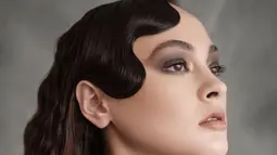 Potret pemilik nama lengkap Jolene Marie Cholock-Rotinsulu itu sekilas bikin pangling saat tampil dengan rambut keriting. Meski begitu, Jolene terlihat cantik paripurna. (Liputan6.com/IG/@joleneemarie).