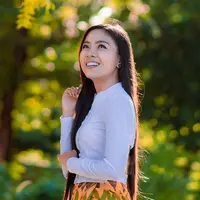 ilustrasi perempuan tersenyum/Photo by Aung Khant Maung on Unsplash