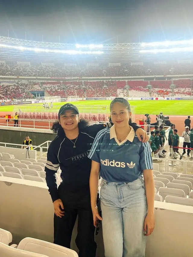 Pasangan Bastian Steel dan Sitha Marino yang Baru saja Lamaran. [@sithamarino]