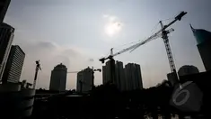 Suasana gedung apartemen di kawasan Karet Tengsin, Jakarta, Kamis (7/5/2015).   Pemprov DKI akan mengeluarkan moratorium (penundaan sementara) pembangunan apartemen di Jakarta. (Liputan6.com/Faizal Fanani)